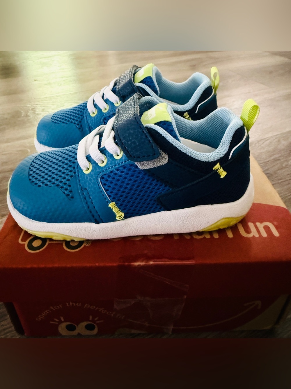 See Kai Run Viento Mini sneakers